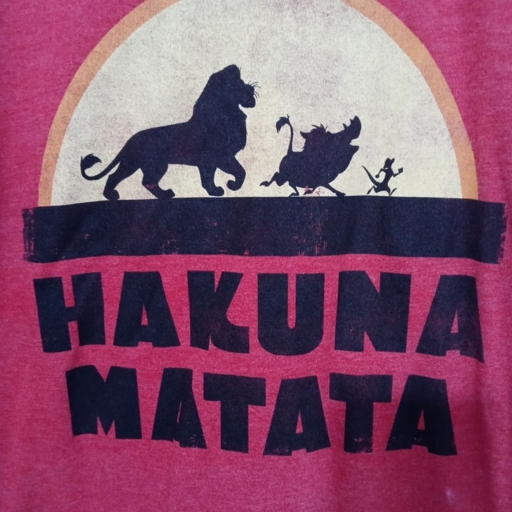 Disney's The Lion King Hakuna Matata short sleeve red Unisex t shirt Medium